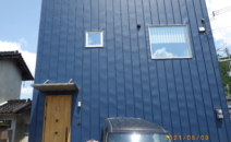 青い外壁キューブ型　中古戸建住宅